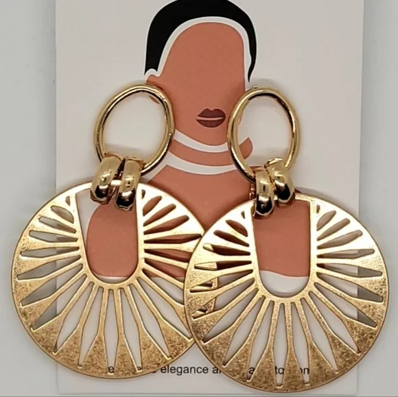 Gold colored earrings - Picture 3 of 3